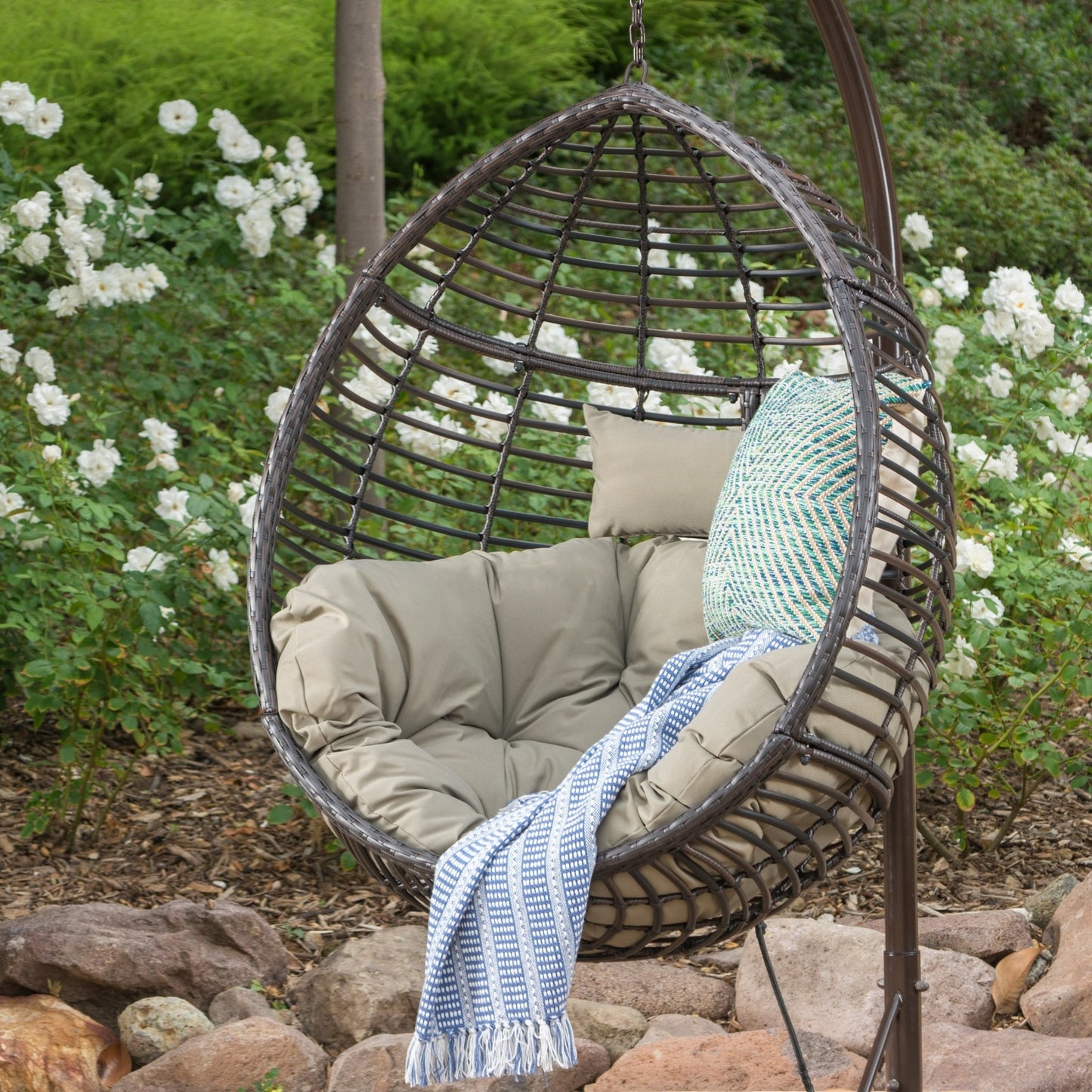 Elegant Hanging Basket in Brown – Perfect for Indoor & Outdoor Decor