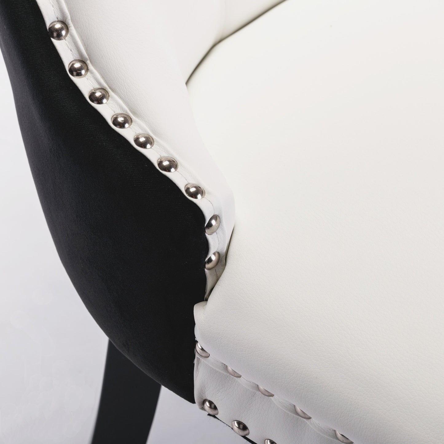 Viva Lumière Tufted Velvet Chair